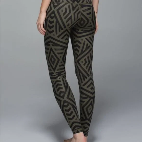 Lululemon Leggings chevron shuffle fatigue green + black - Picture 4 of 7